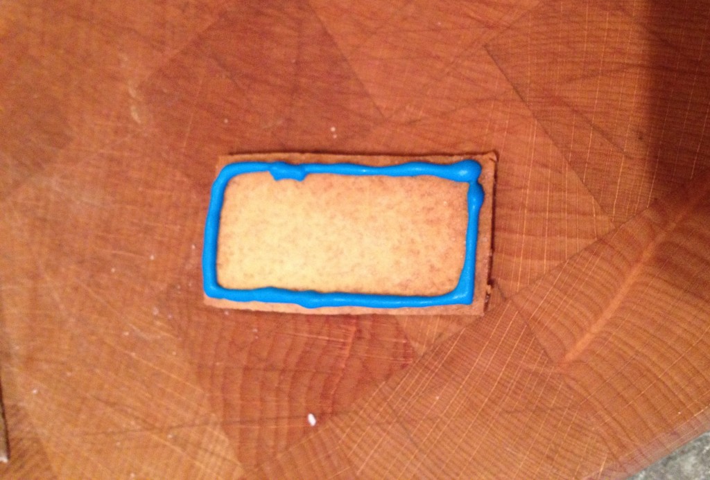 icing a lego biscuit