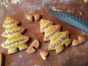 baking christmas tree biscuits