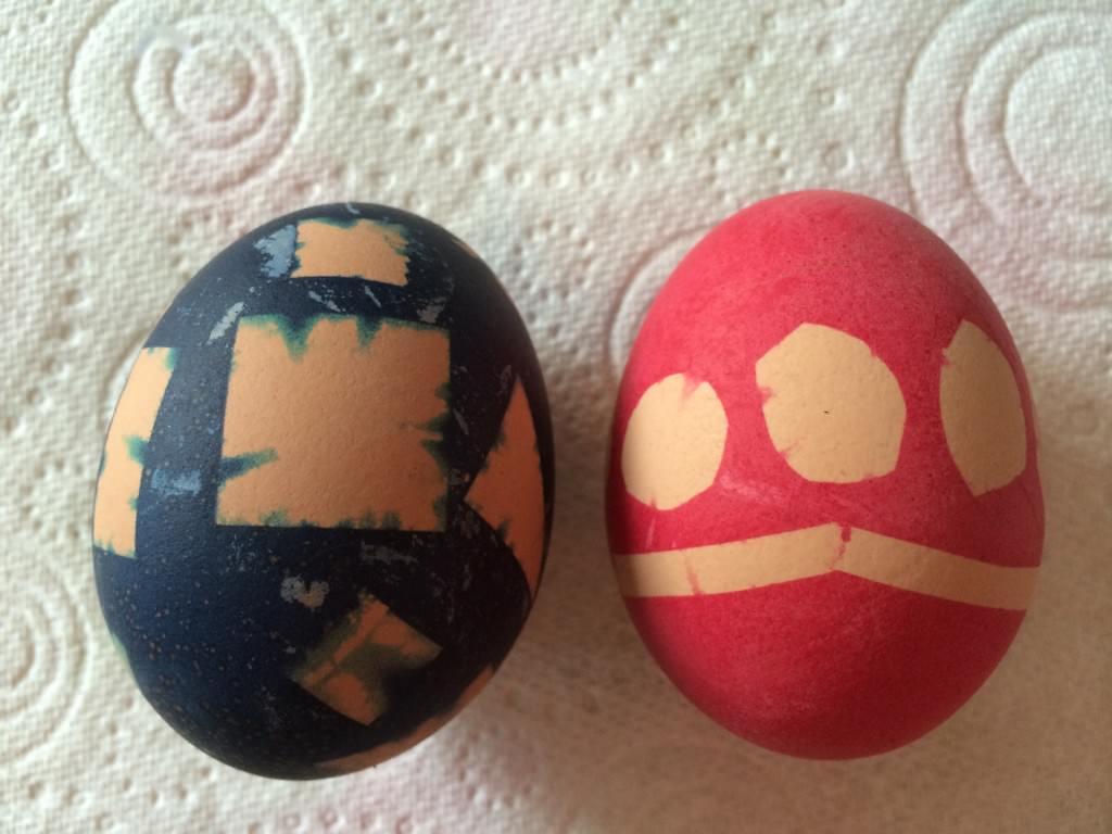 decorating Easter eggs 