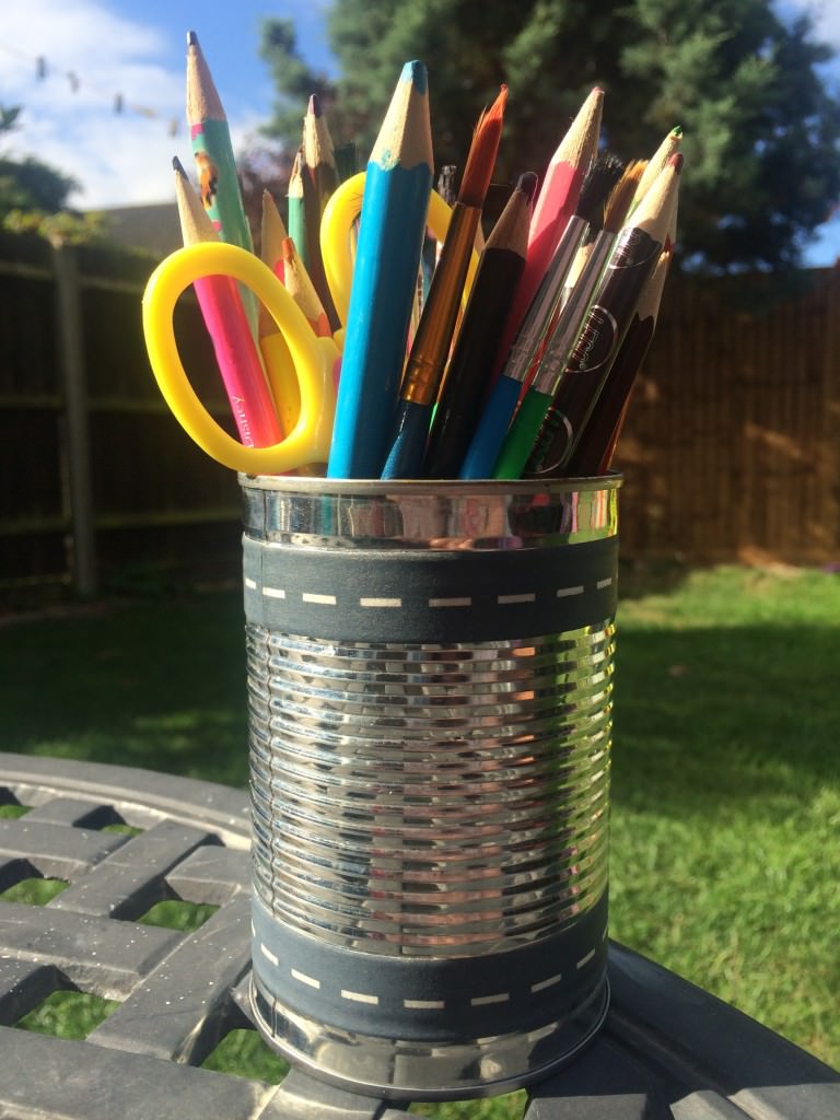 DIY pencil holder - the gingerbread house