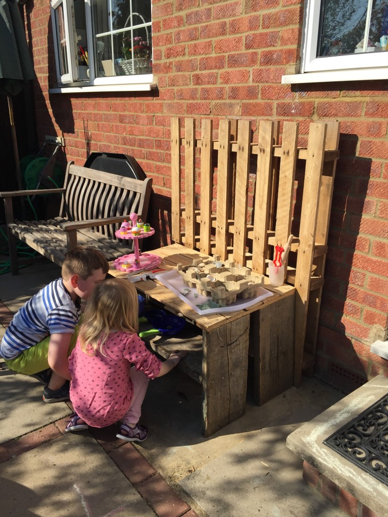 how to make a mud kitchen