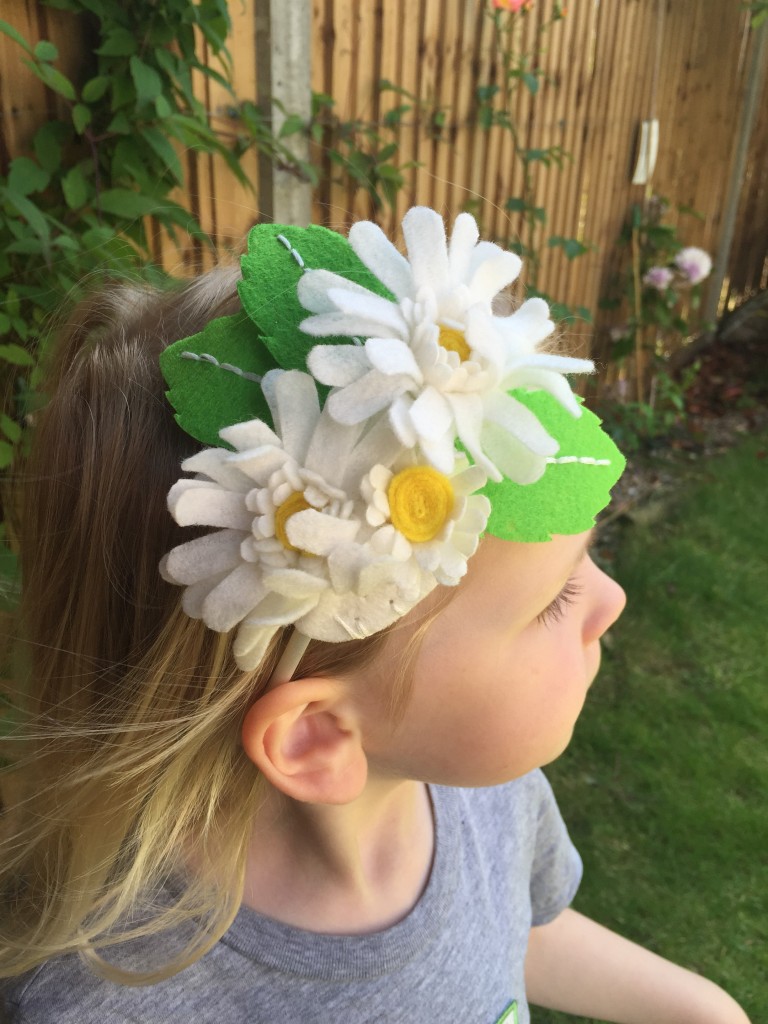 DIY daisy headband from Hobbycraft