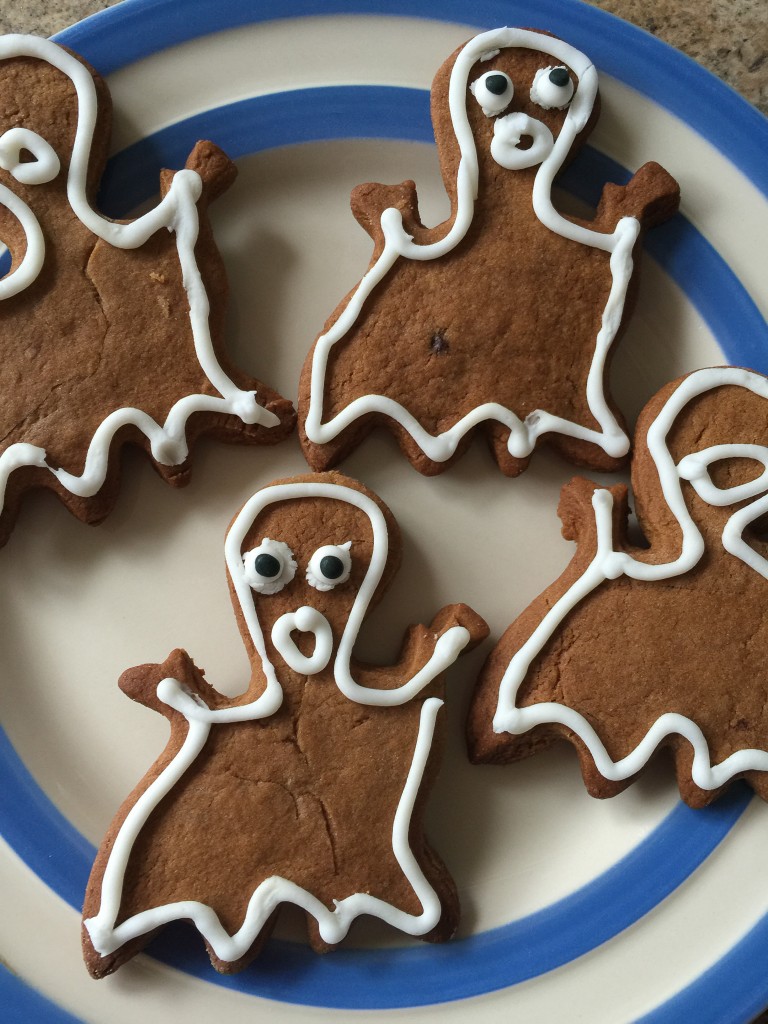 gingerbread ghost biscuits
