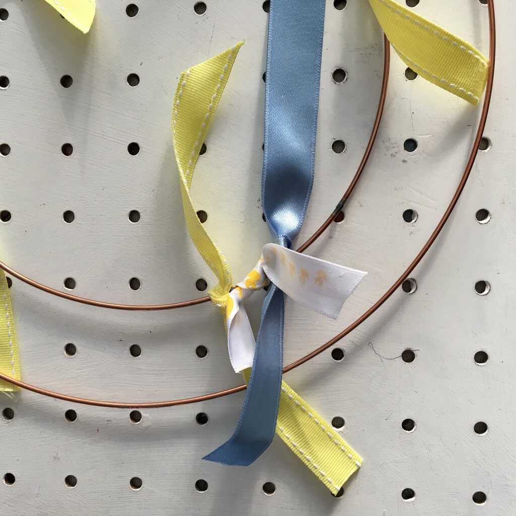 How to make a simple scrappy ribbon wreath