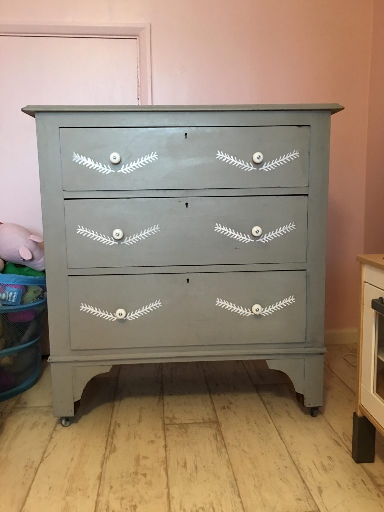 decorating with Annie Sloan stencil and chalk paint