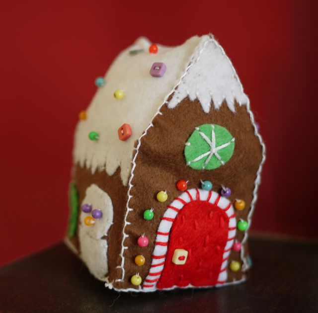 Felt gingerbread house - the-gingerbread-house.co.uk